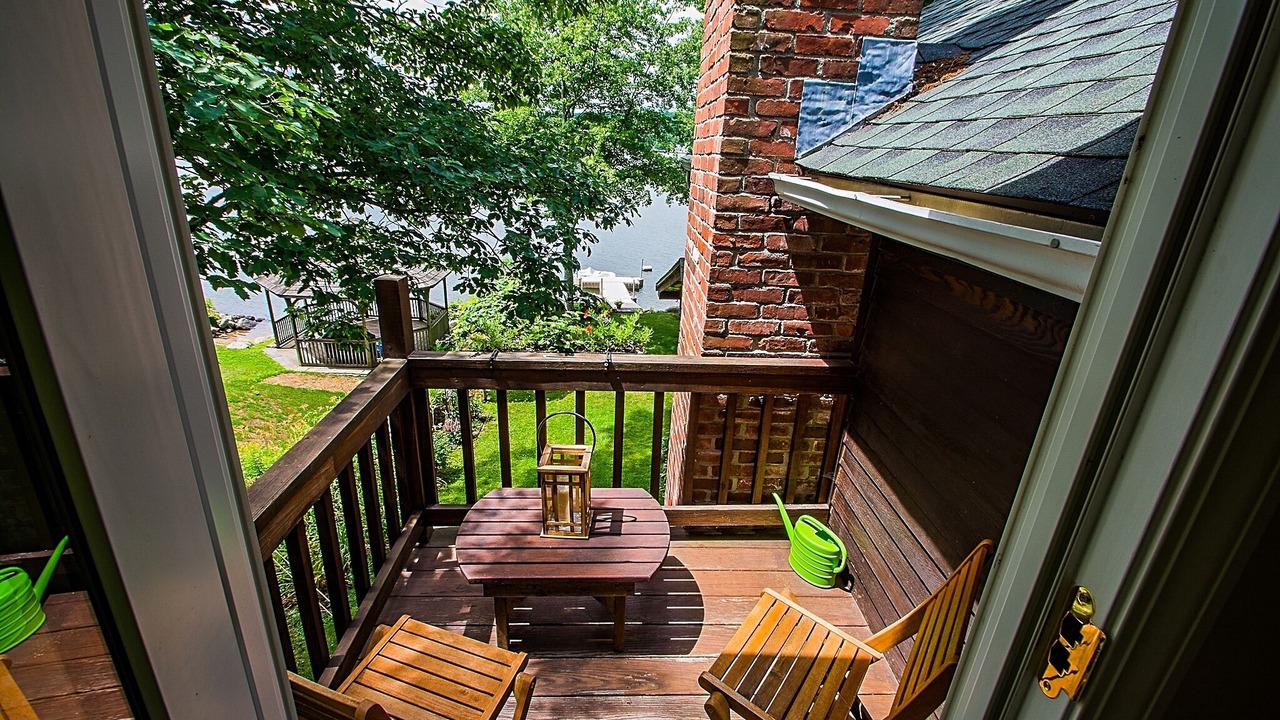 Photo of Patio Balcony in Lake Pocotopaug