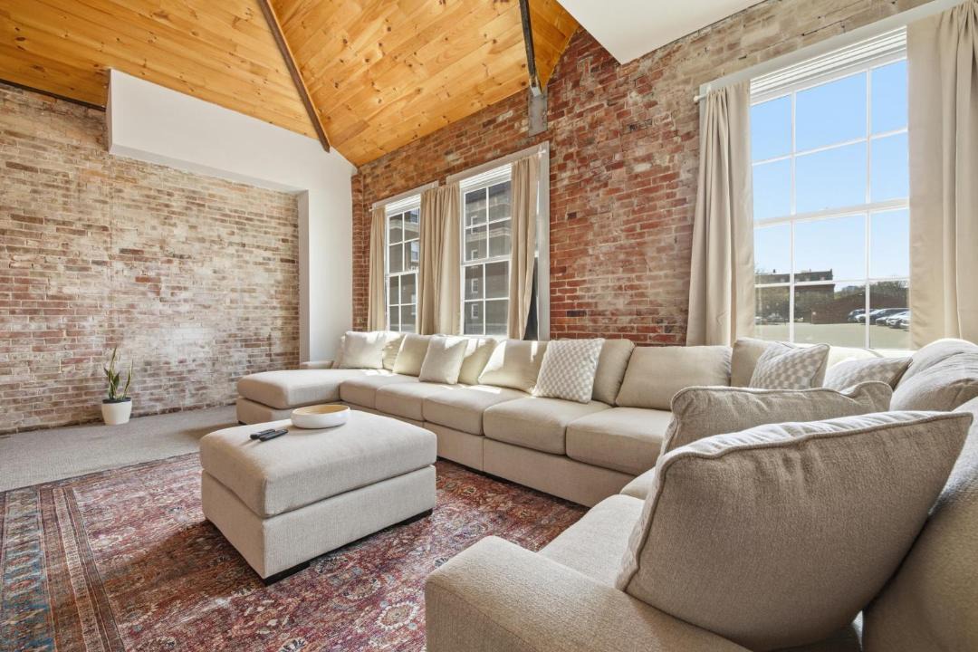 Photo of Livingroom in Downtown Hartford