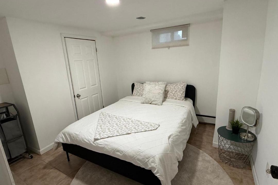 Photo of Bedroom in Alden Manor