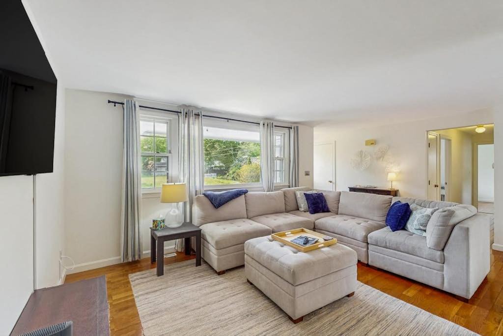 Photo of Livingroom in East Falmouth