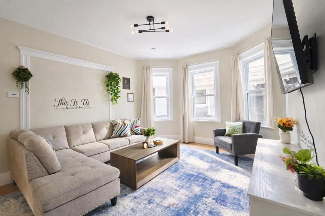 Photo of Livingroom in East Somerville