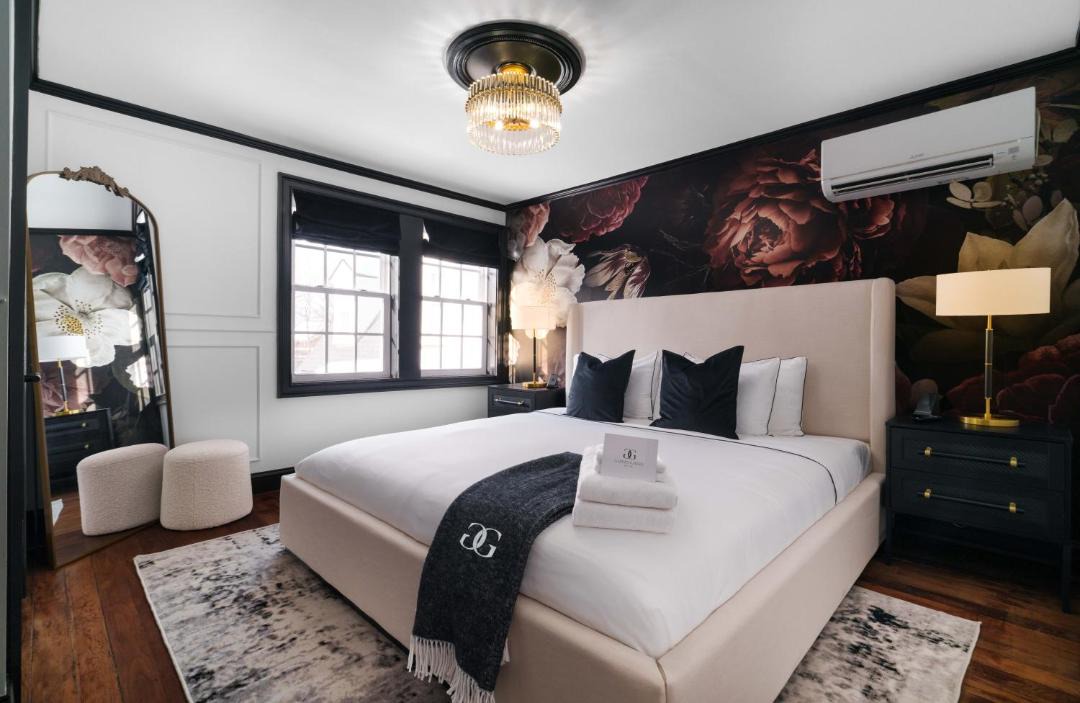 Photo of Bedroom in Lenox