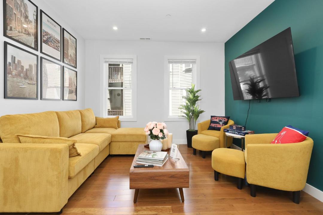 Photo of Livingroom in East Somerville