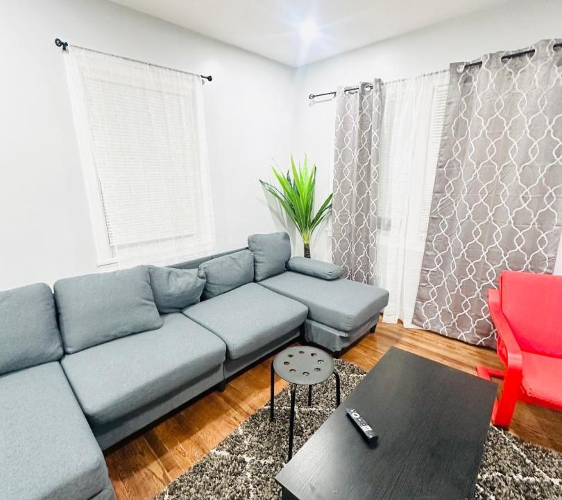 Photo of Livingroom in Elmont