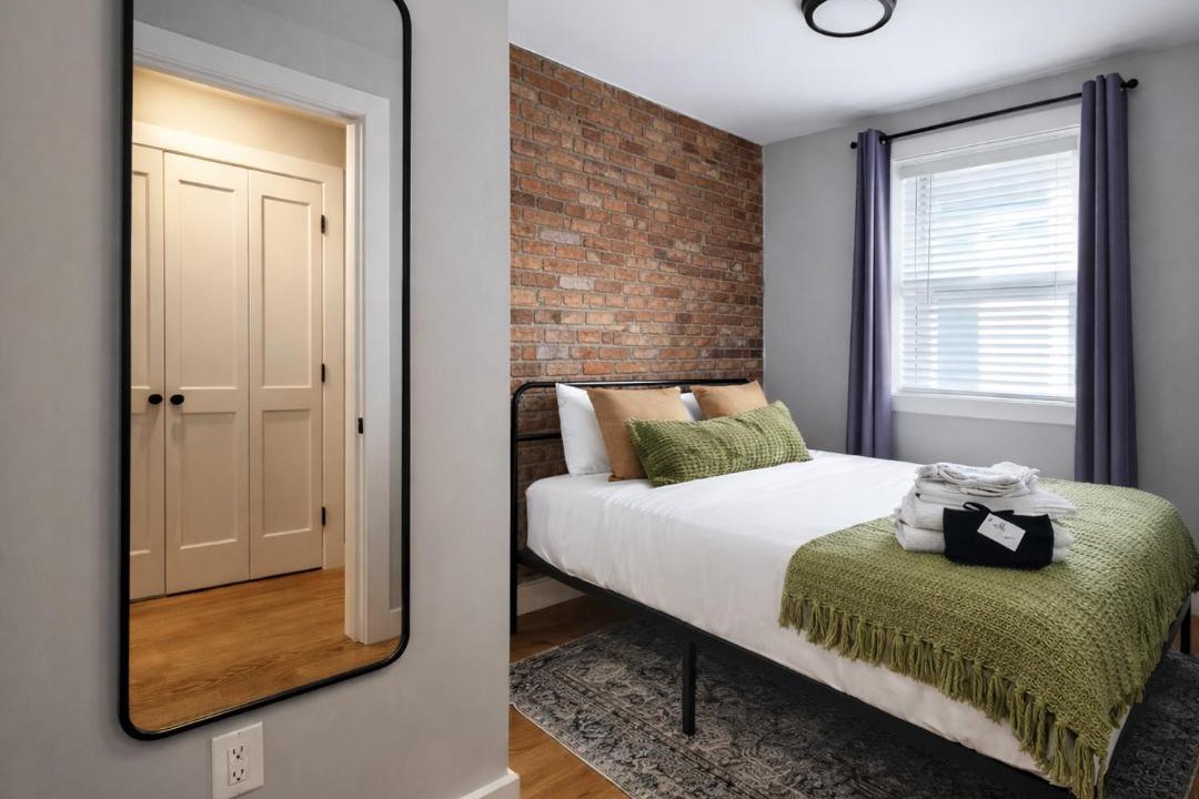 Photo of Bedroom in Telegraph Hill