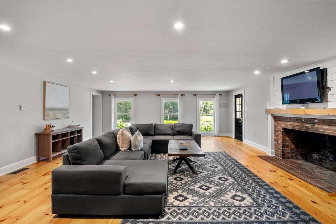 Photo of Livingroom in Dennis