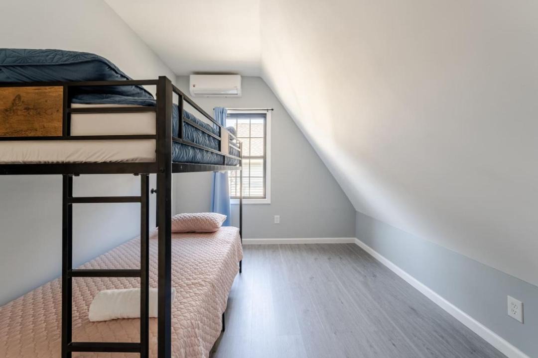 Photo of Bedroom in Black Rock Historic District