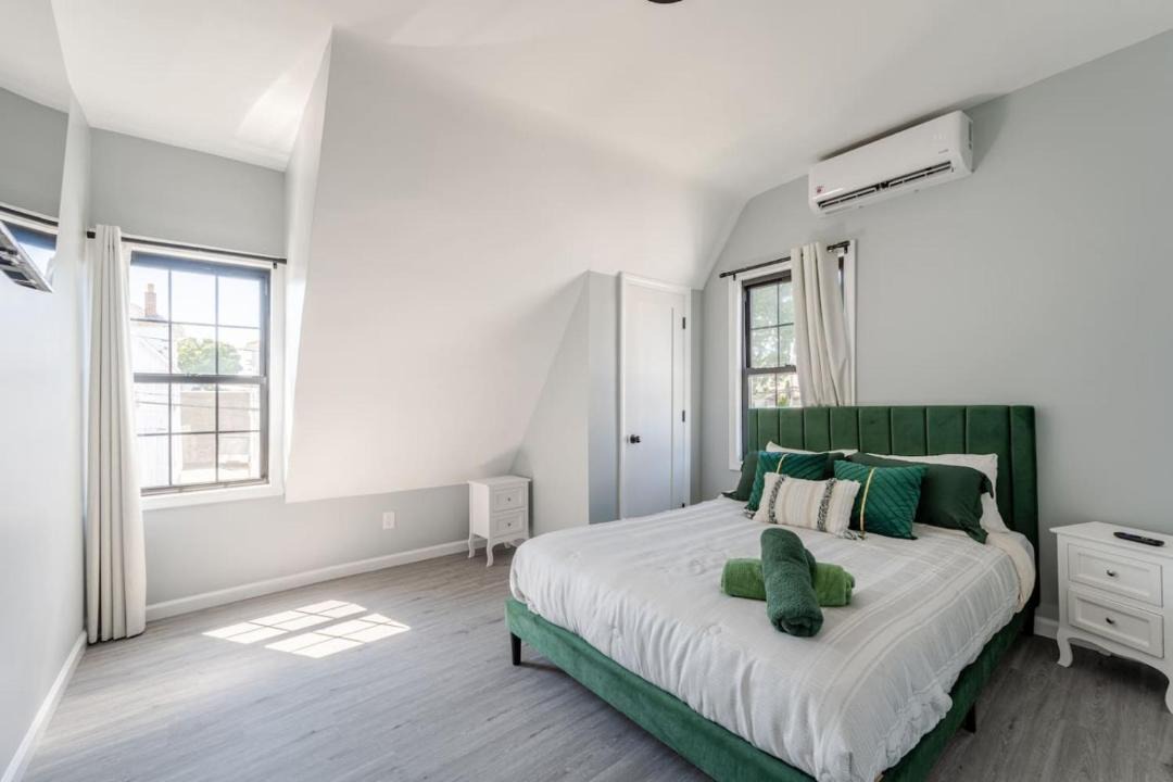 Photo of Bedroom in Black Rock Historic District