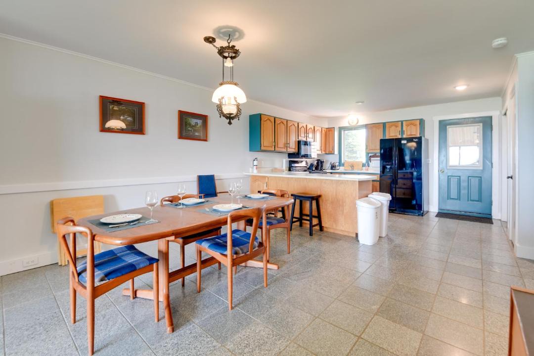 Photo of Kitchen in Newport Center