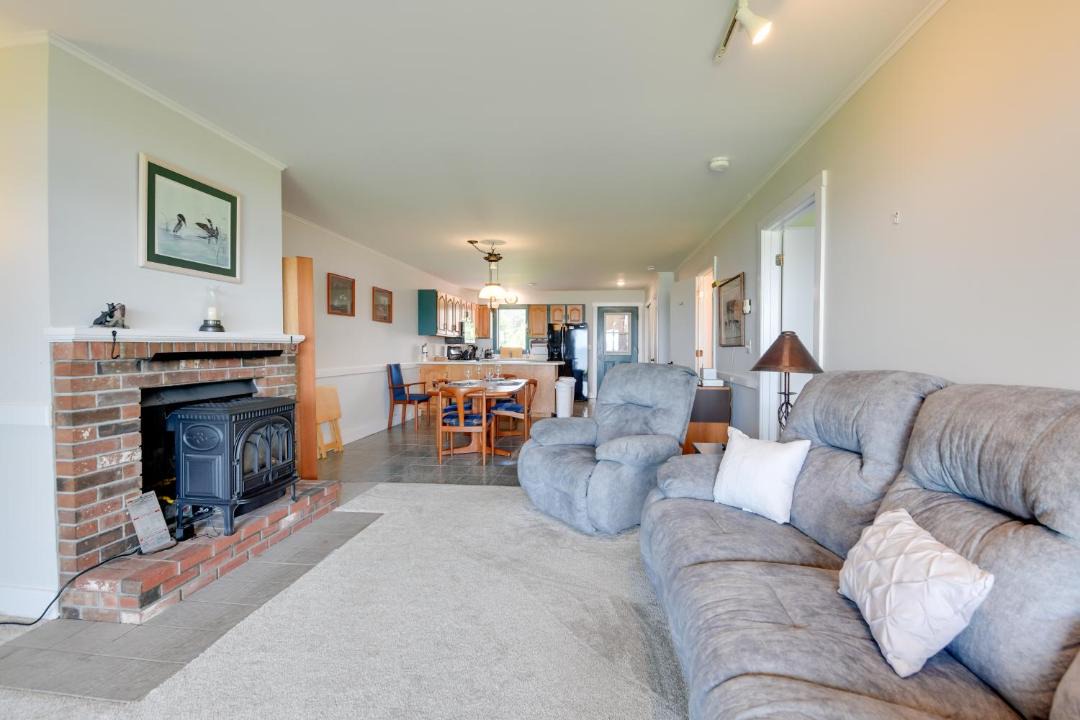 Photo of Livingroom in Newport Center