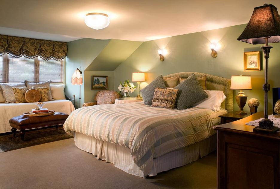 Photo of Bedroom in Bellevue Avenue Historic District