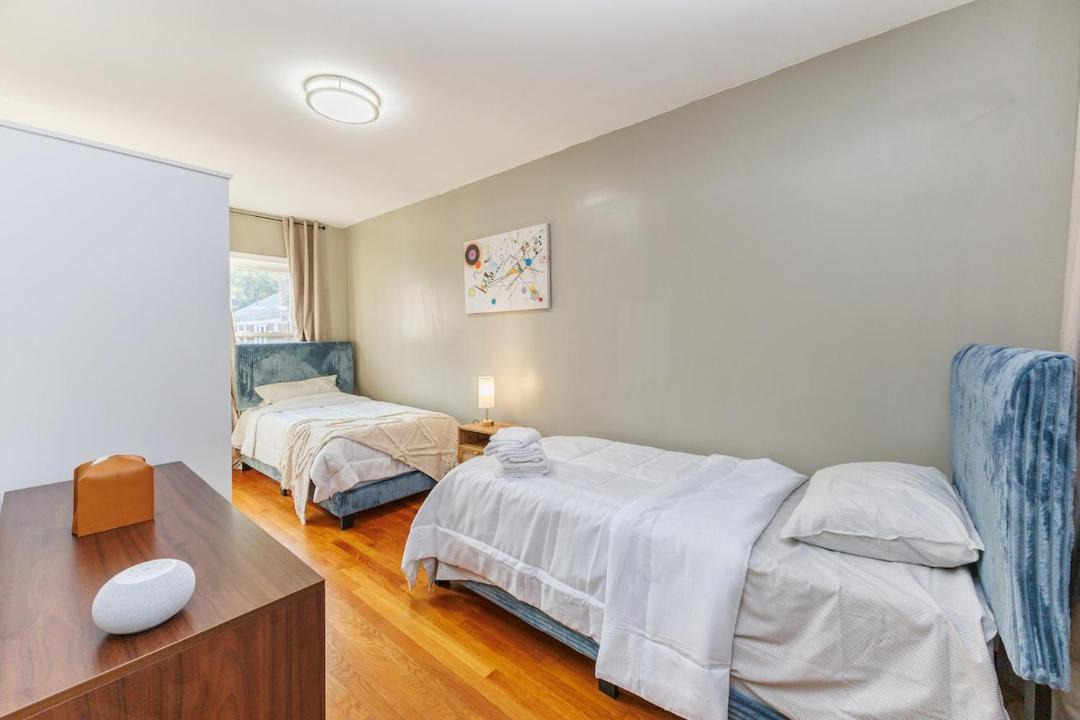 Photo of Bedroom in Roxbury
