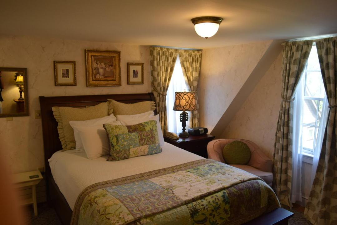 Photo of Bedroom in Bellevue Avenue Historic District