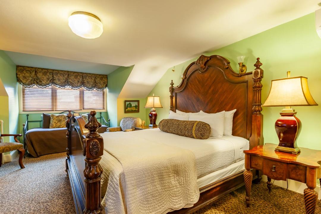 Photo of Bedroom in Bellevue Avenue Historic District
