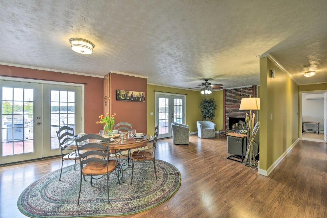 Photo of Livingroom in Lunenburg