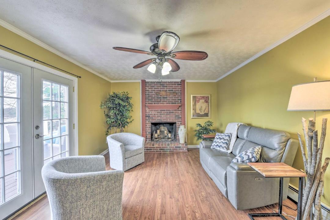 Photo of Livingroom in Lunenburg