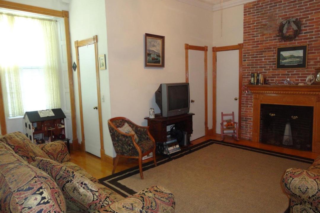 Photo of Livingroom in Historic Hill