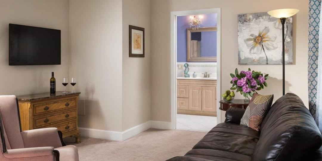 Photo of Livingroom in Off Broadway