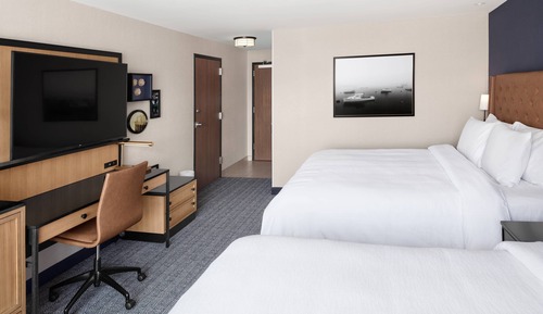 Room, Multiple Beds, Roll-in Shower