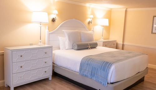 1 King Bed Gardenview