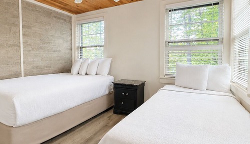Four-Bedroom Cottage with Private Deck