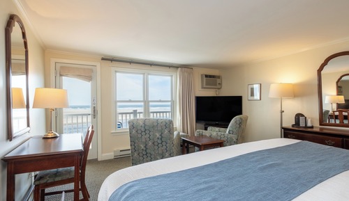 Oceanfront 1st Floor King Bed