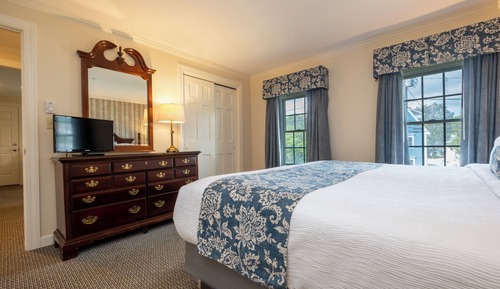 Jacobs House 2nd Floor King, 2 Twin Suite