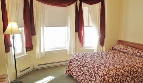 Traditional Room, 2 Twin Beds, Lake View Non A/C