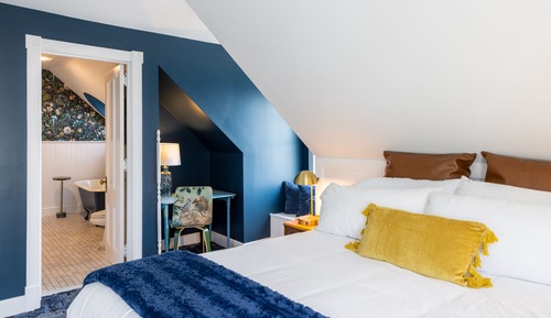 Comfort Single Room, Partial Lake View