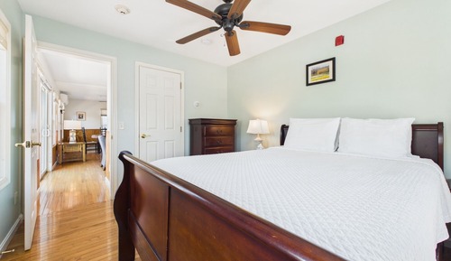 Apartment 1: 2 Bedroom, 1 Bath, Sleeps 6