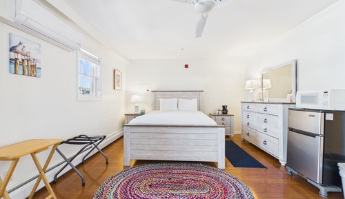 Room 1: Queen bed, twin pullout, private bath