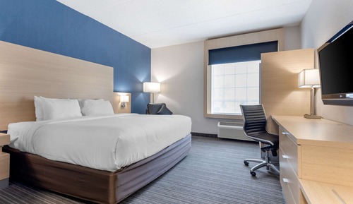 Standard Room, 1 King Bed, Ground Floor, Non Smoking