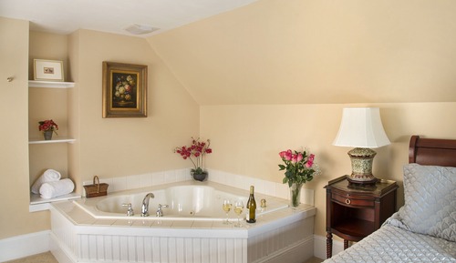 Jefferson Deluxe Suite - Jetted Tub
