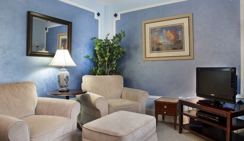 Eisenhower Deluxe Suite - Jetted Tub (Dog Friendly)