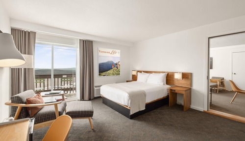 Suite, 1 Queen Bed with Sofa bed, Non Smoking