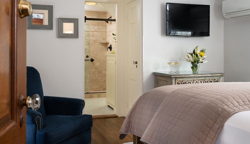 Luxury Queen Room