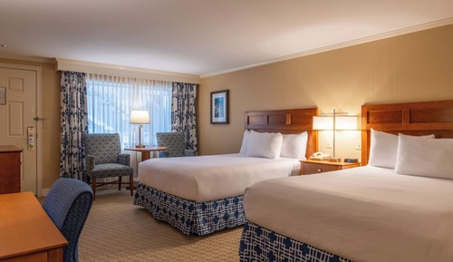 Deluxe Room 2 Queens Accessible Perkins Building