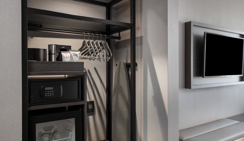 Room, 1 King Bed with Sofa bed, Accessible Bathtub