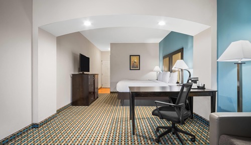 Deluxe Suite, 1 King Bed (Deluxe Executive Suite, Various View)