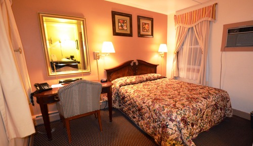 Standard Room, 1 Queen Bed