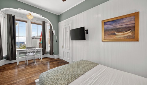 (Room #1) 1 Queen Bed, Private Bathroom, Harbor View