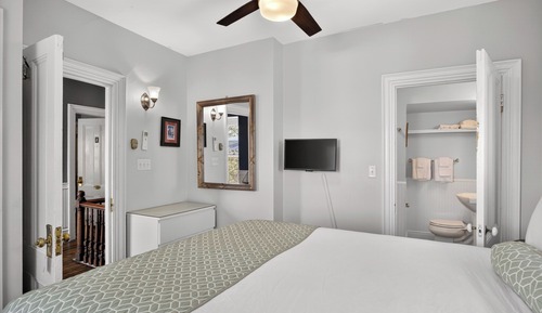 (Room #3) 1 Queen Bed, Private Bathroom, City View