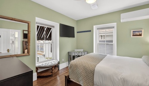 (Room #5) Standard Room, 1 Queen Bed, Private Bathroom
