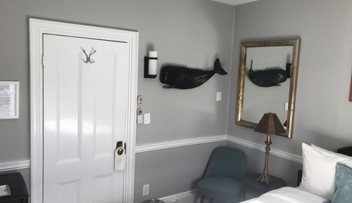 (Room #6) Standard Room, 1 Queen Bed, Private Hallway Bathroom