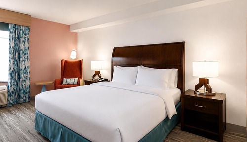 Junior Suite, 1 King Bed, Accessible