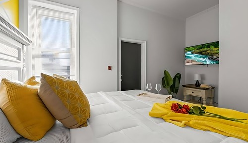 Cobbs Creek King Apartment - 207