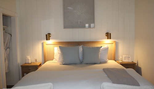 Standard Room, 1 King Bed, Pets Allowed