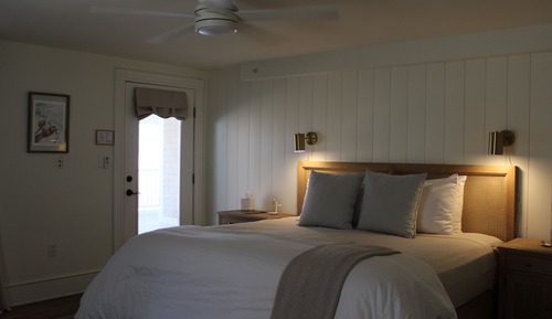 Premier Room, 1 King Bed, Pets Allowed