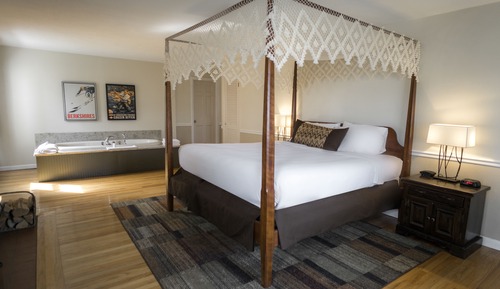 Superior Room, 1 King Bed, Jetted Tub, Annex Building