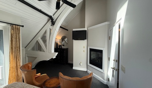 Monday Room